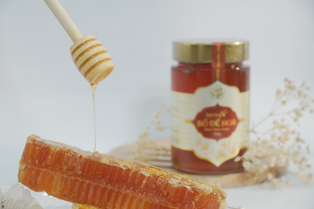 Đón khách ấm tình với Mật ong Bồ Đề Hoa