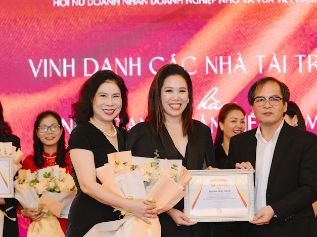 Công Ty Mật Ong Bồ Đề Hoa – Nhà Tài Trợ Kim cương Cho Chương Trình Tự Hào Nữ Doanh Nhân Việt Nam của Hiệp hội Nữ doanh nhân doanh nghiệp nhỏ và vừa Việt Nam